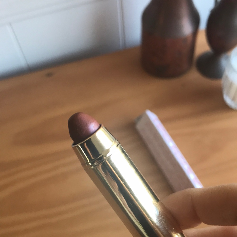 Axiology Lip Crayon Intrigue - Picture 4 of 4